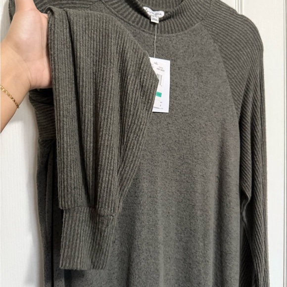 love, Fire Olive Long Sleeve Dress - Picture 4 of 6